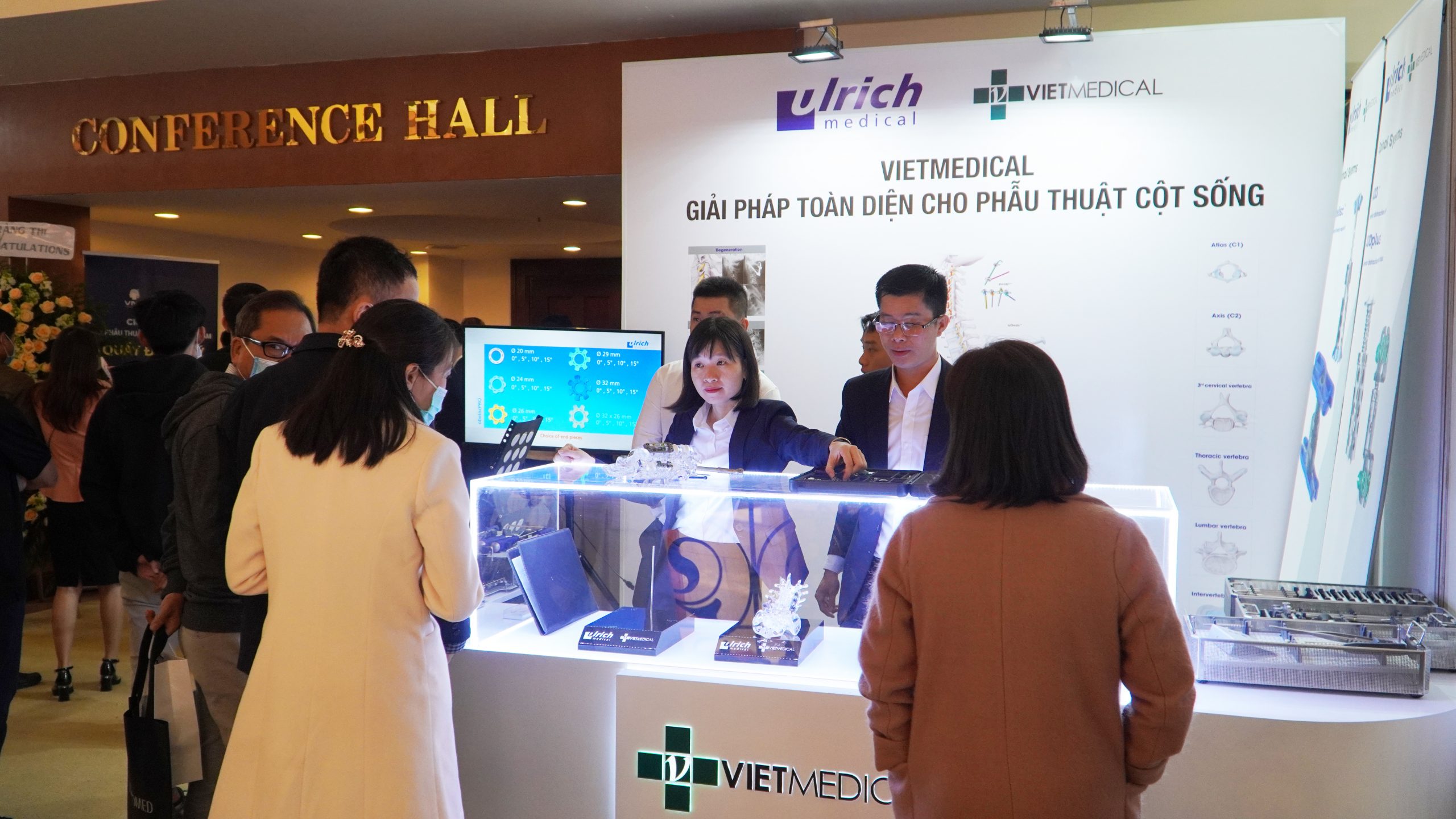 Vietmedical cung cấp Giải pháp toàn diện cho phẫu thuật cột sống Việt Nam.